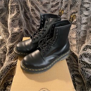 Smooth Black Doc Martens US 6